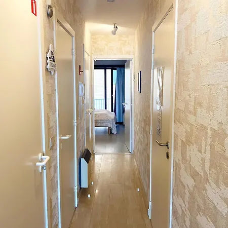 דירה Beachside Modern Retreat